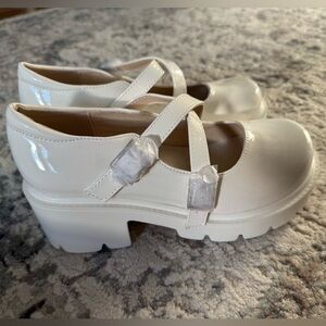 Mary Jane criss cross buckle shoe